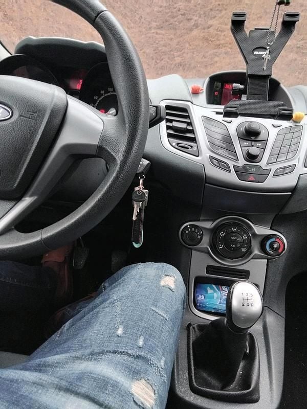 Gebraucht Ford Fiesta 80 PS (58 kW) 2010 Schwarz Kleinwagen