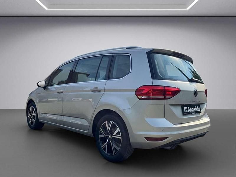 Gebraucht VW Touran Highline 150 PS (110 kW) 2025 Ivory silver Van / Kleinbus