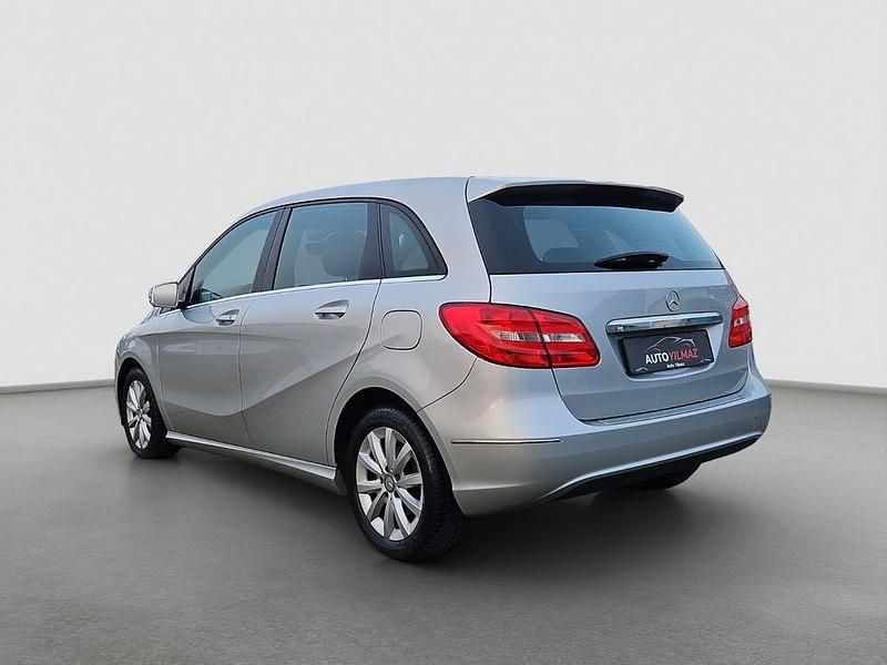 Gebraucht Mercedes B180 122 PS (89 kW) 2013 Silber Van / Kleinbus