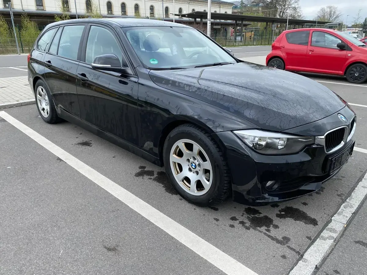 Gebraucht BMW 320 163 PS (119 kW) 2013 Schwarz Kombi
