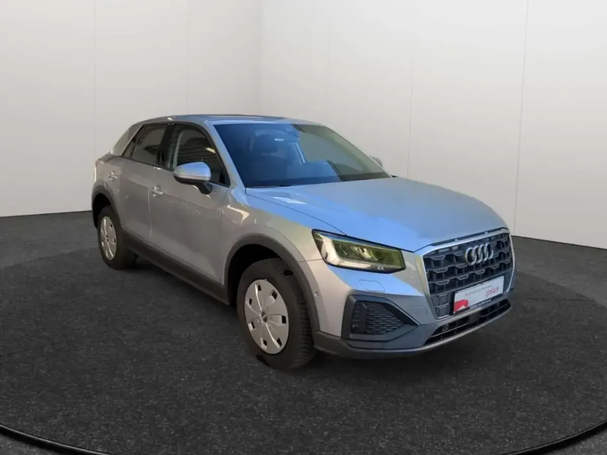 Gebraucht Audi Q2 Comfort 150 PS (110 kW) 2023 Silber SUV