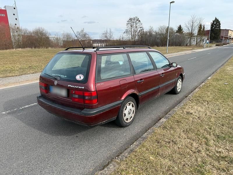 Gebraucht VW Passat 101 PS (74 kW) 1997 Rot Kombi