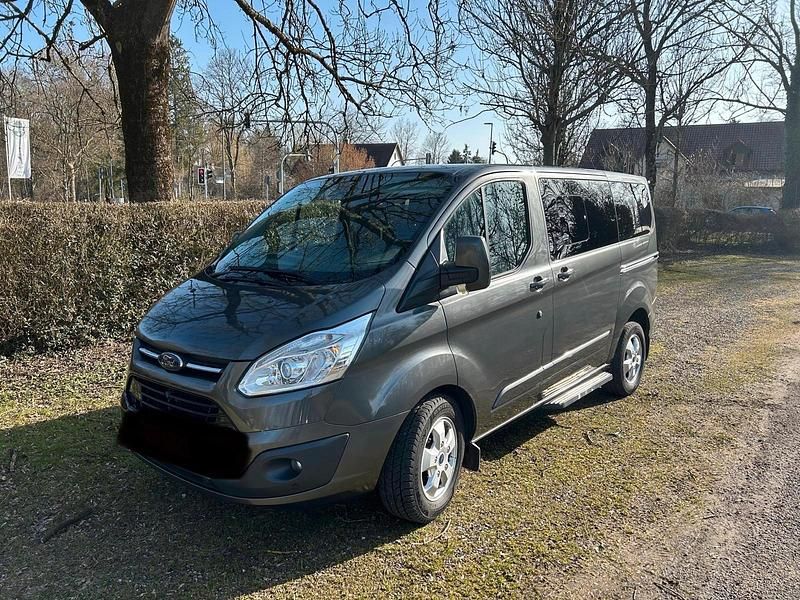 Gebraucht Ford Tourneo 130 PS (95 kW) 2017 Grau Van / Kleinbus