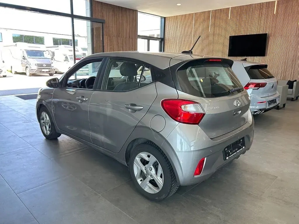 Gebraucht Hyundai i10 Trend 67 PS (49 kW) 2023 Grau Kleinwagen