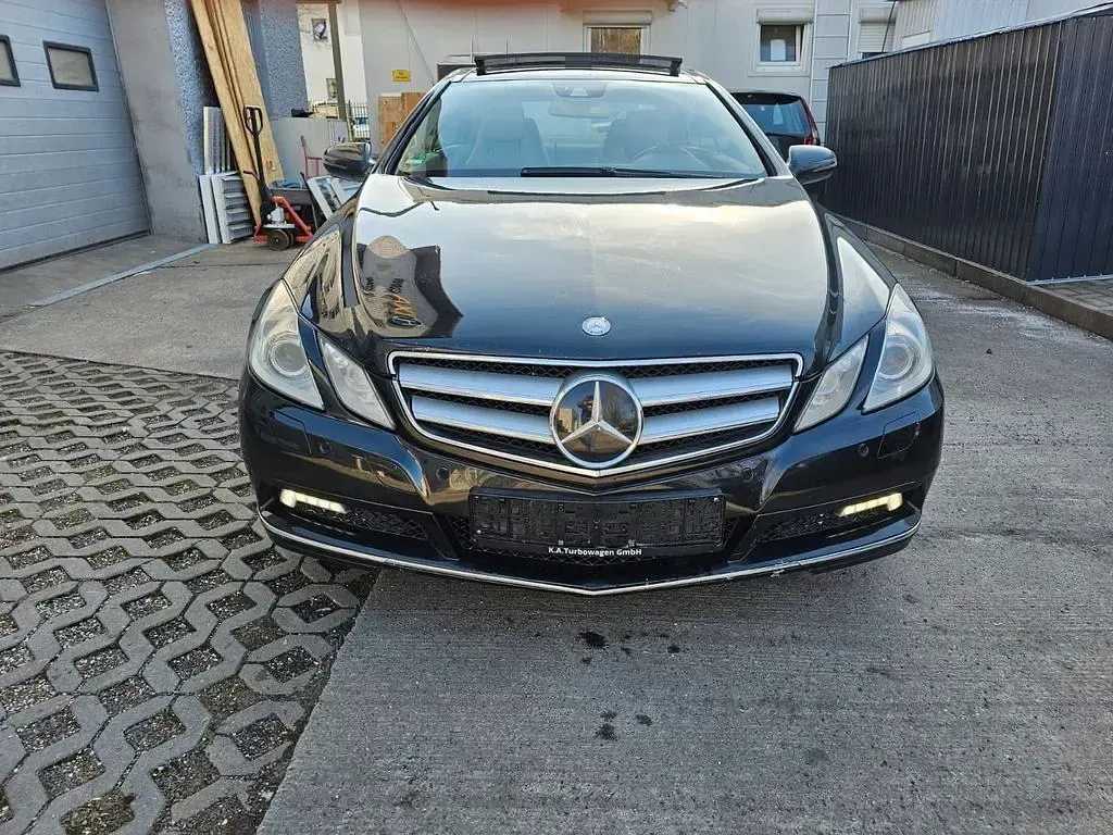 Używany Mercedes E350 292 KM (214 kW) 2010 Czarny Coupe