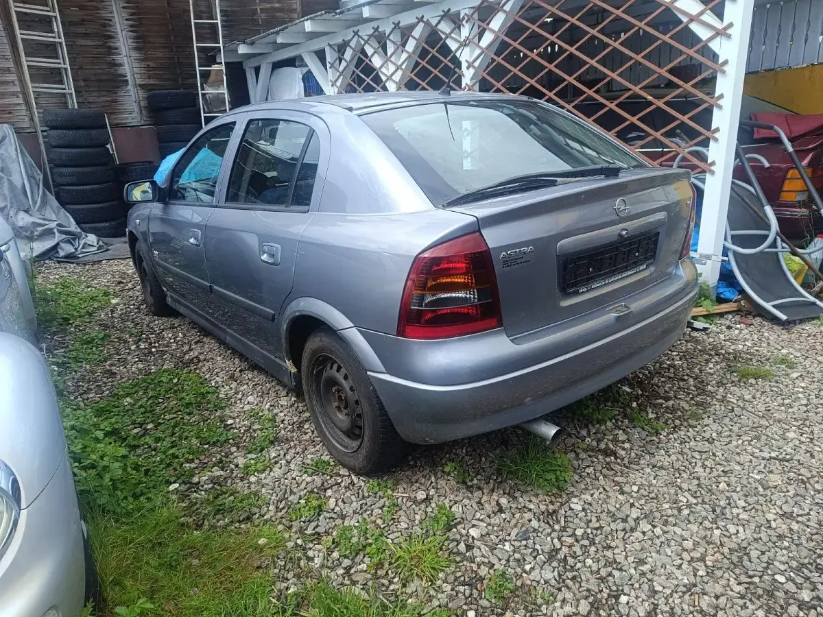 Gebraucht Opel Astra 101 PS (74 kW) 2002 Silber Limousine