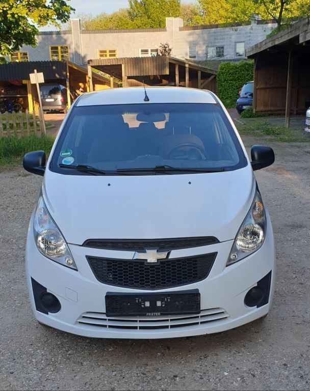 Weiß Gebraucht 2012 Chevrolet Spark Kleinwagen | 2.500 € (Fairer Preis) - Bild 1/4