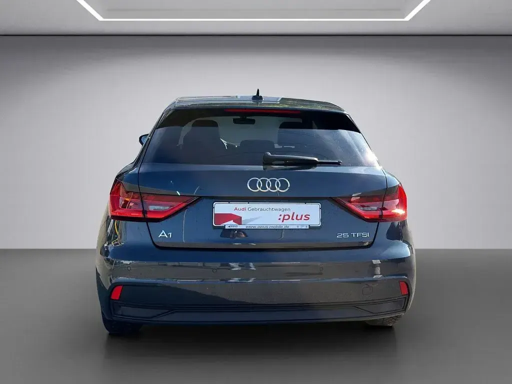 Gebraucht Audi A1 95 PS (69 kW) 2025 Grau / manhattangrau (metallic) SUV