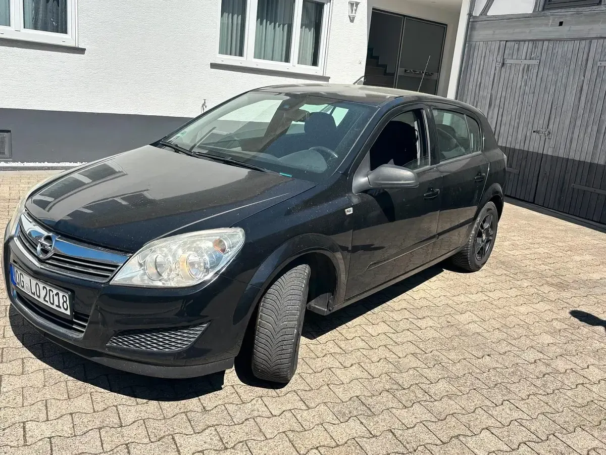 Gebraucht Opel Astra 115 PS (84 kW) 2008 Schwarz Kleinwagen