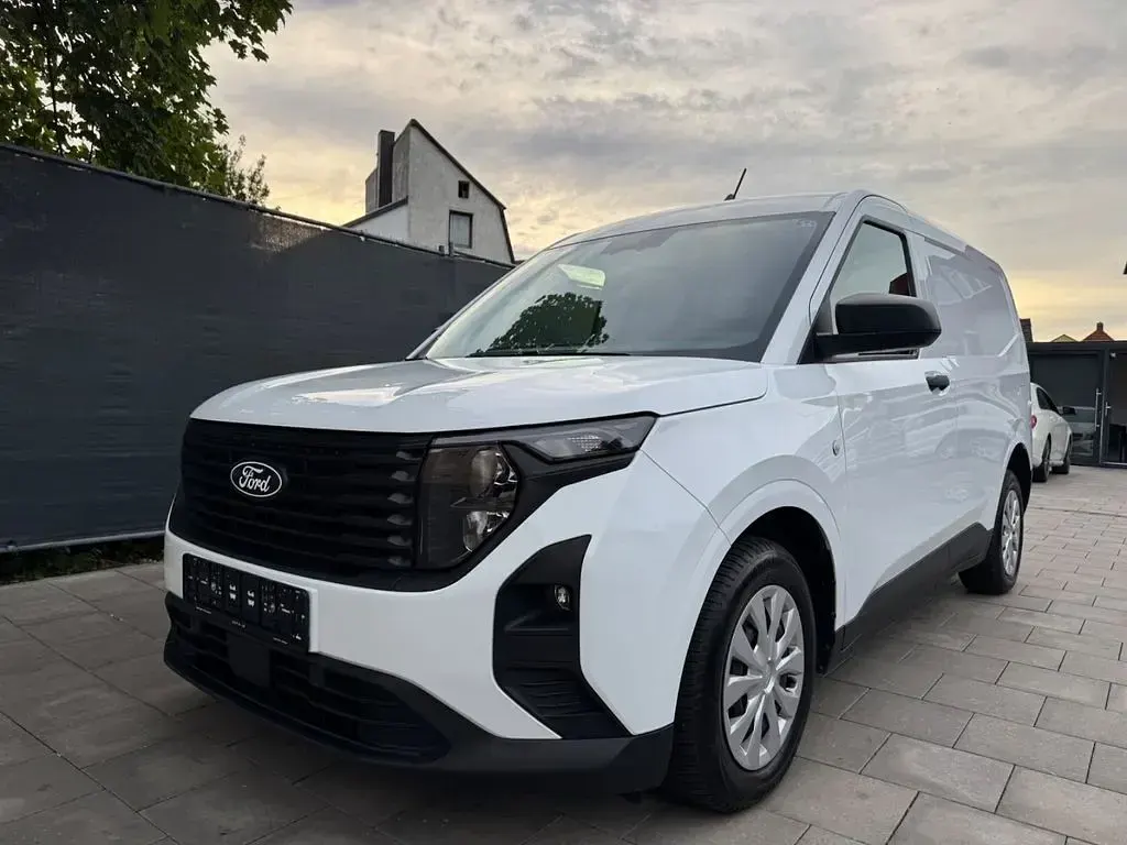 Gebraucht Ford Transit 101 PS (74 kW) 2024 Weiß Van / Kleinbus