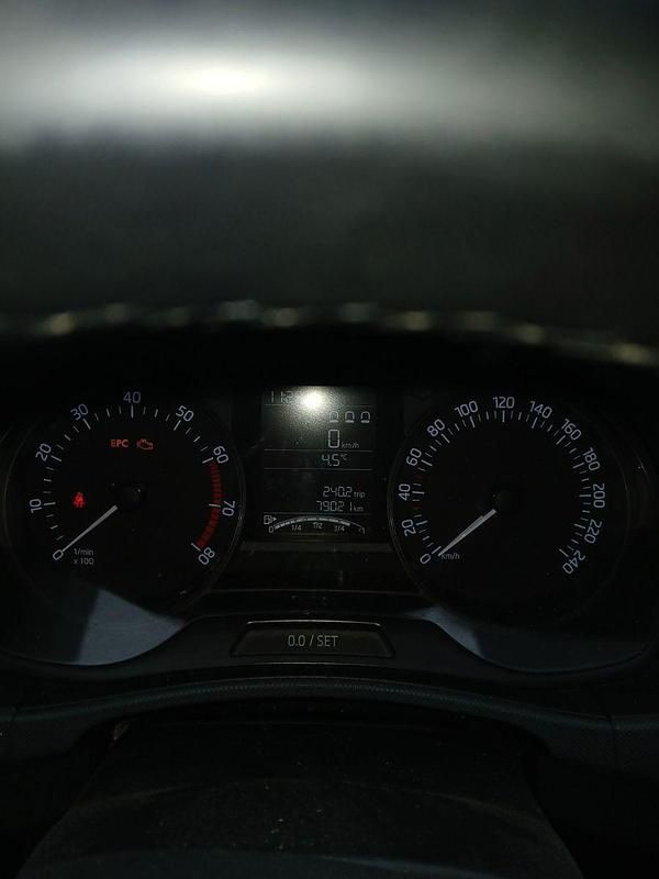 Braun Gebraucht 2018 Skoda Fabia Active Kleinwagen | 8.300 € (Guter Preis) - Bild 1/4