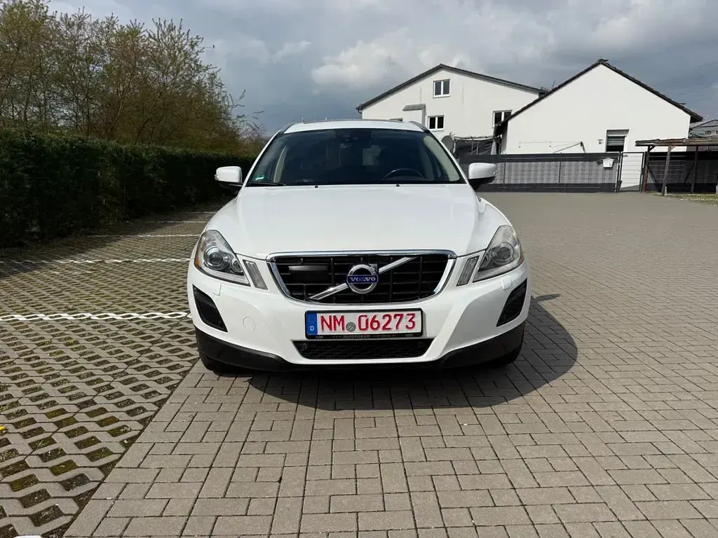 Używany Volvo XC60 Summum 215 KM (158 kW) 2012 Biały SUV