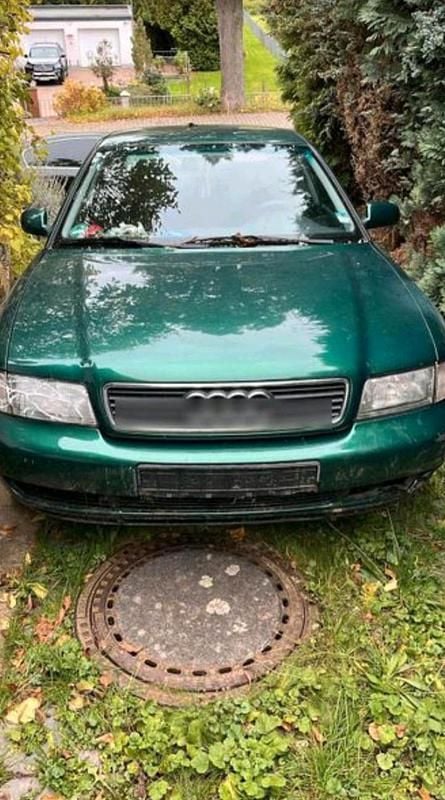 Grün Gebraucht 1997 Audi A4 Limousine | 1.000 € (Guter Preis) - Bild 1/4