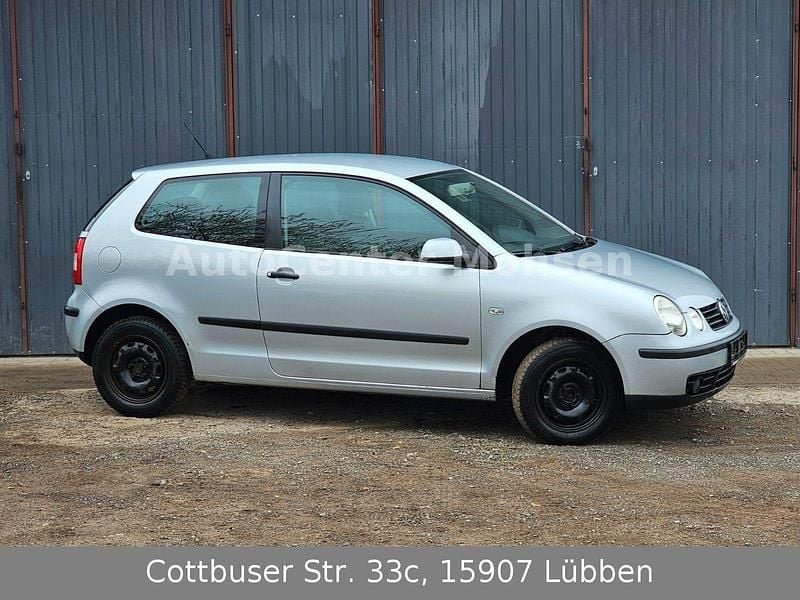 Gebraucht VW Polo Basis 64 PS (47 kW) 2004 Reflexsilber metallic Kleinwagen