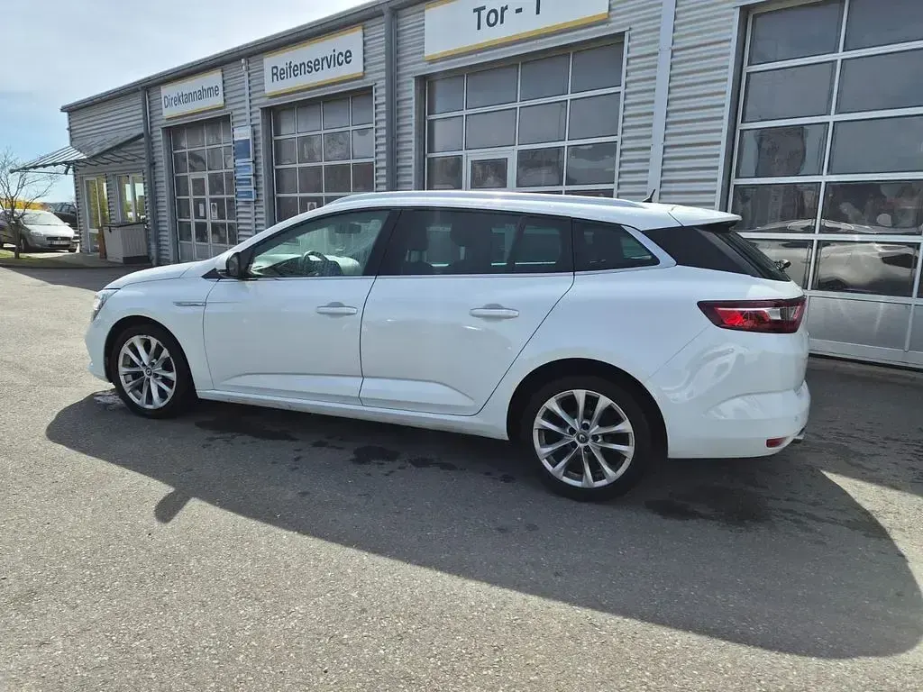 Gebraucht Renault Mégane IV Intens 132 PS (97 kW) 2018 Weiß Limousine