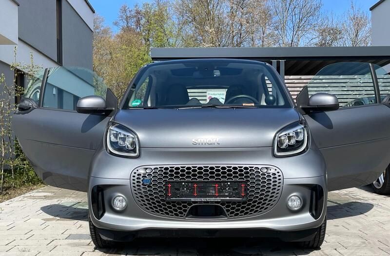 Grau Gebraucht 2021 Smart ForTwo Electric Drive Coupé | 12.800 € (Teuer) - Bild 1/4