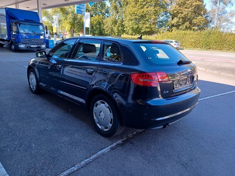 Gebraucht Audi A3 Sportback Attraction 105 PS (77 kW) 2012 Grau Kleinwagen