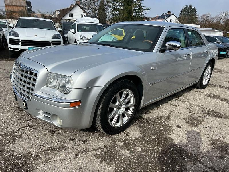 Grau Gebraucht 2006 Chrysler 300C Limousine | 5.900 € (Fairer Preis) - Bild 1/4