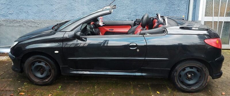Schwarz Gebraucht 2002 Peugeot 206 CC Tendance Cabrio | 777 € (Superpreis) - Bild 1/4