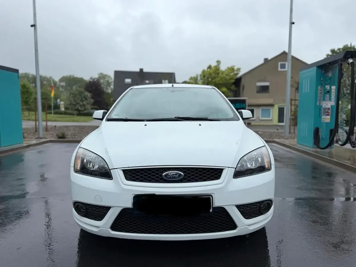 Used Ford Focus 116 HP (85 kW) 2007 White Coupe