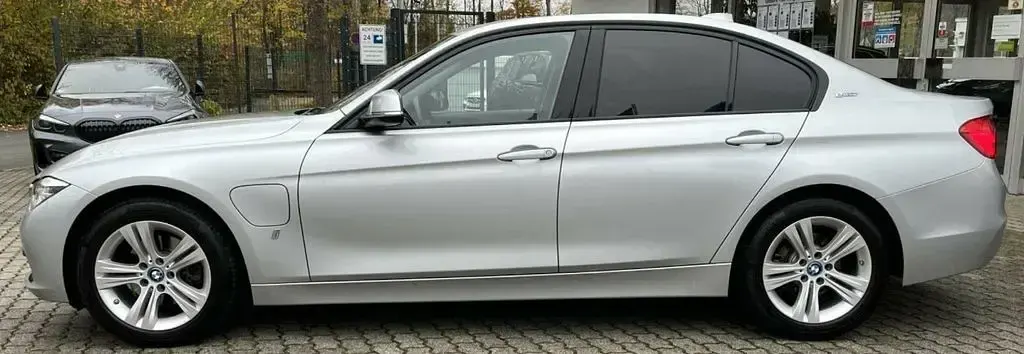 Używany BMW 330e iPerformance 252 KM (185 kW) 2017 Srebrny Sedan/Limuzyna