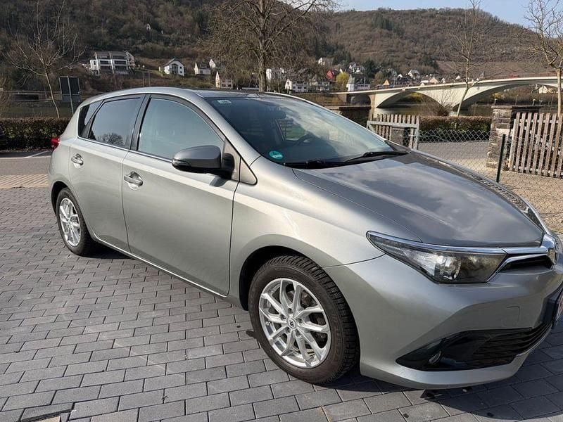 Gebraucht Toyota Auris Design 116 PS (85 kW) 2015 Grau Limousine