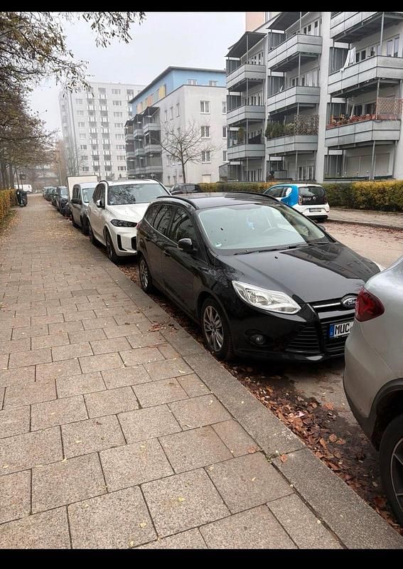 Schwarz Gebraucht 2014 Ford Focus Kombi | 7.000 € - Bild 1/2