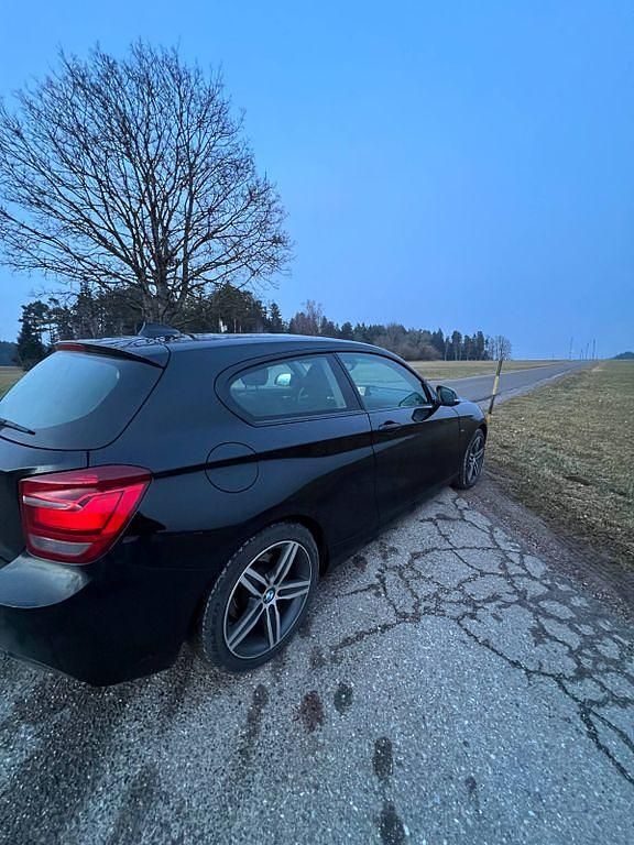 Gebraucht BMW 118 Sport Line 170 PS (125 kW) 2013 Schwarz Kleinwagen