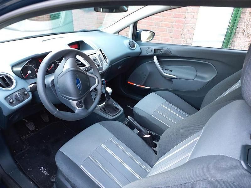 Gebraucht Ford Fiesta Trend 60 PS (44 kW) 2010 Blau Kleinwagen