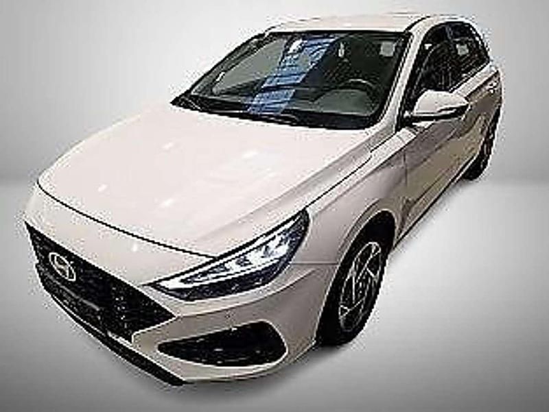 Gebraucht Hyundai i30 Style 101 PS (74 kW) 2024 Weiß Limousine