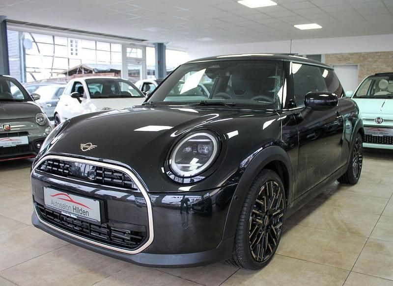 Gebraucht Mini Cooper Favoured 156 PS (114 kW) 2024 Schwarz Kleinwagen