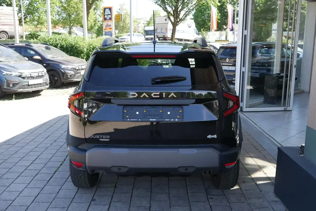 Neu Dacia Duster Extreme 140 PS (102 kW) 2026 Perlmuttschwarz Limousine