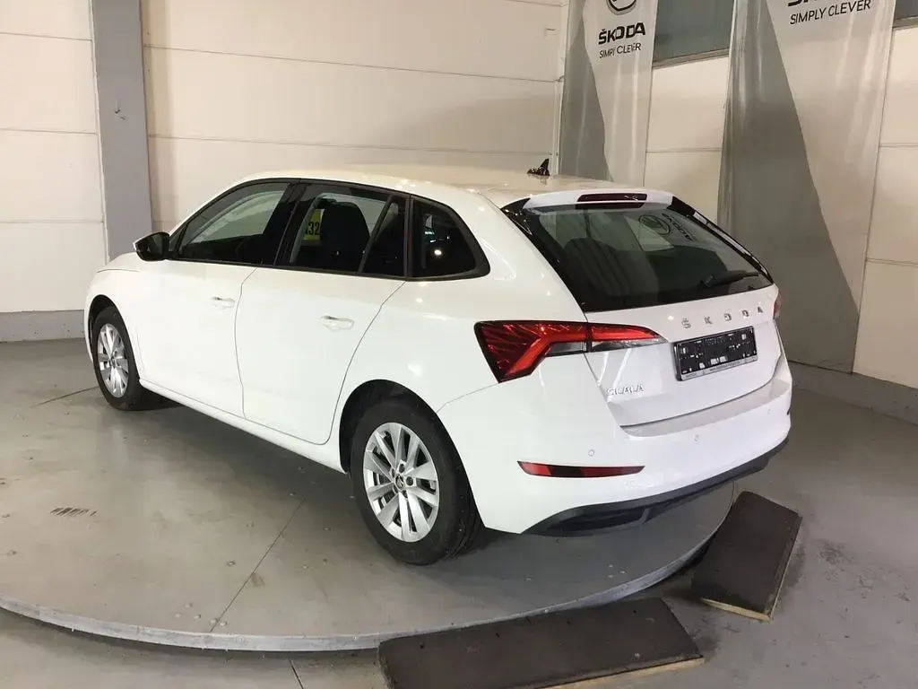Gebraucht Skoda Scala Ambition 110 PS (80 kW) 2023 Weiß Kleinwagen