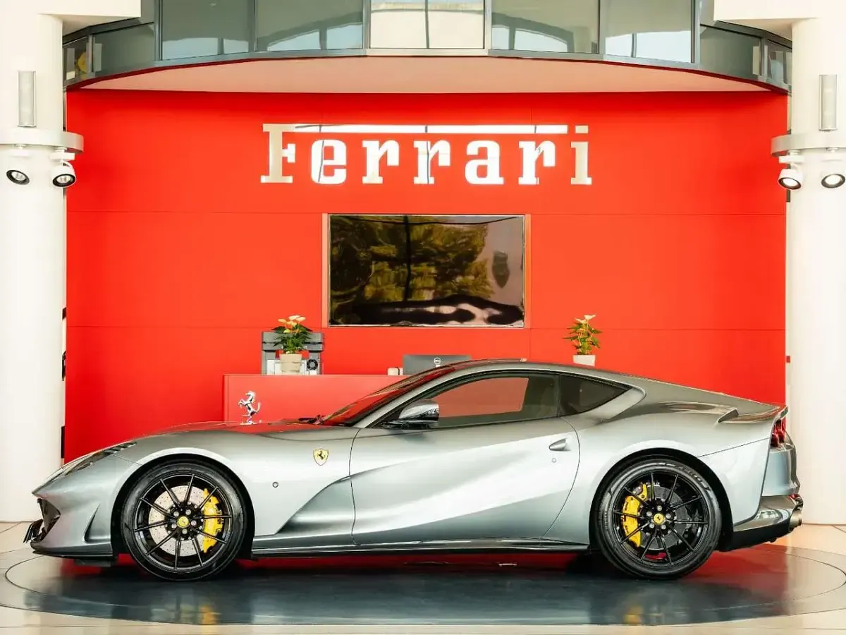 Gebraucht Ferrari 812 799 PS (587 kW) 2018 Grau Coupé