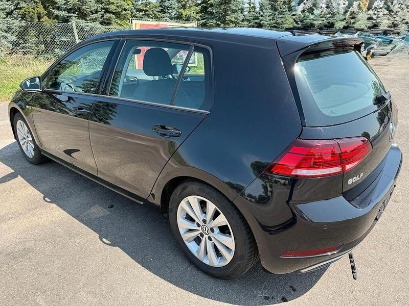 Gebraucht VW Golf VII Comfortline 131 PS (96 kW) 2019 Schwarz Limousine