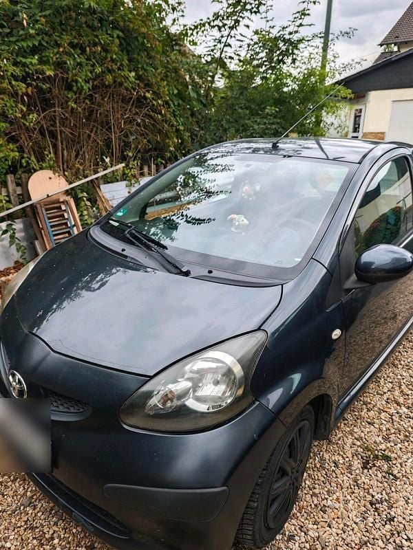 Grau Gebraucht 2006 Toyota Aygo Kleinwagen | 2.700 € - Bild 1/4