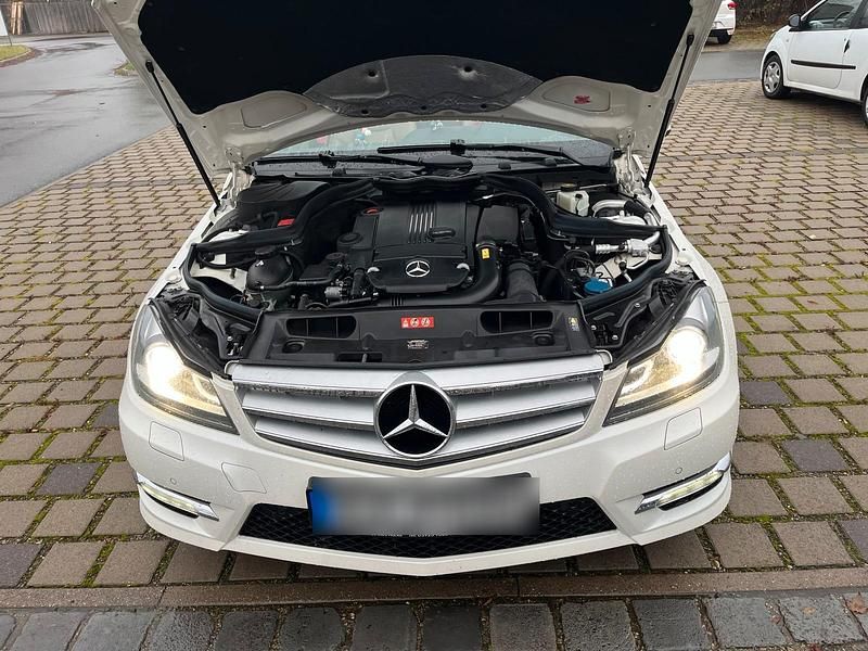 Gebraucht Mercedes C250 204 PS (150 kW) 2011 Weiß Limousine