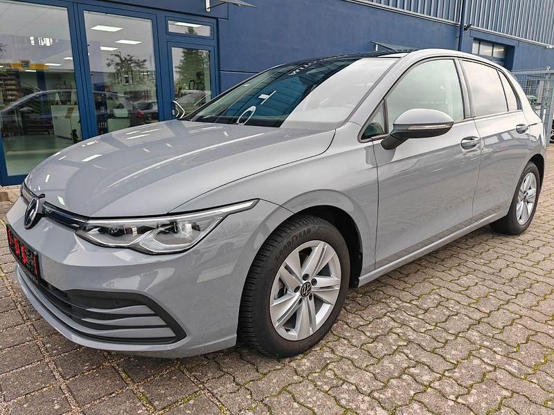 Grau Gebraucht 2020 VW Golf VIII Life Limousine | 17.900 € (Guter Preis) - Bild 1/4