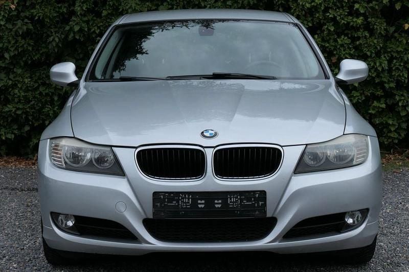 Gebraucht BMW 320 Lifestyle 184 PS (135 kW) 2011 Silber Limousine