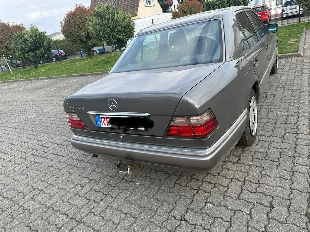 Gebraucht Mercedes 220 150 PS (110 kW) 1994 Grau Limousine