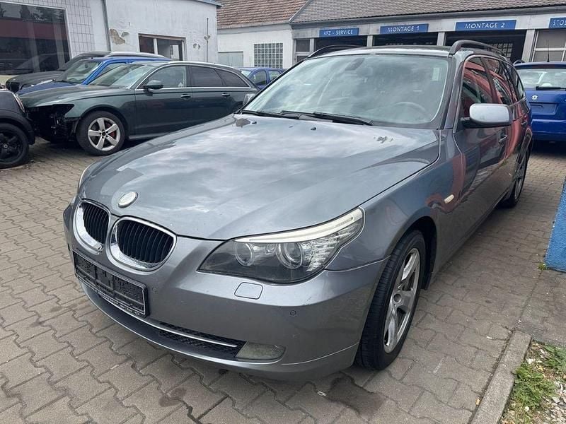 Grau Gebraucht 2009 BMW 520 Advantage Kombi | 3.990 € (Superpreis) - Bild 1/4