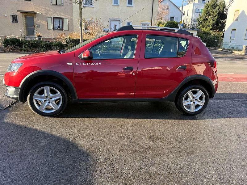 Gebraucht Dacia Sandero Prestige 90 PS (66 kW) 2015 Feuerrot Kleinwagen