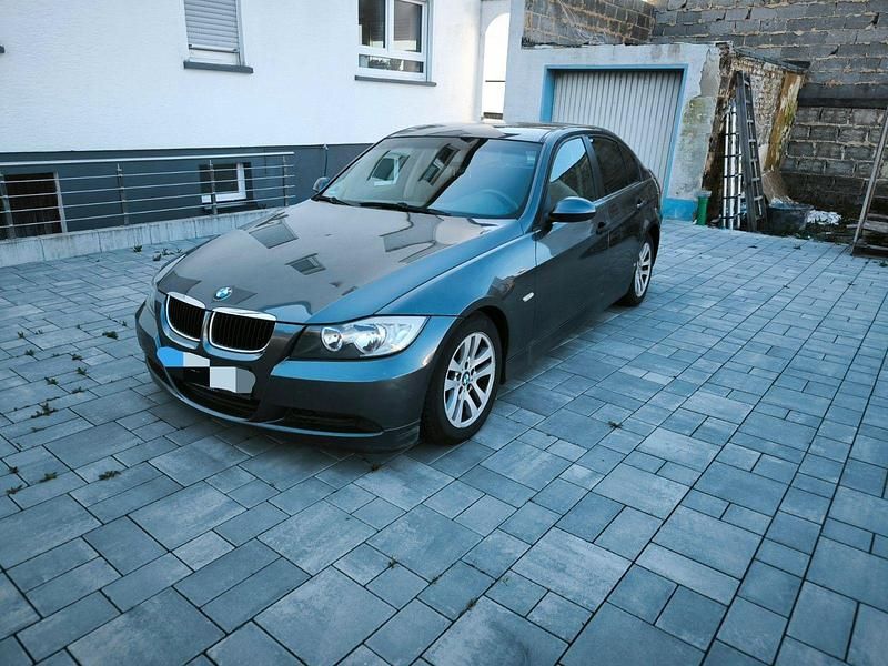 Gebraucht BMW 320 150 PS (110 kW) 2006 Grau Limousine