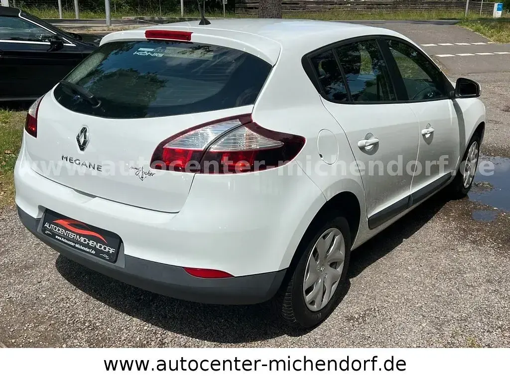 Occasion Renault Mégane 110 ch (80 kW) 2015 Blanc Berline