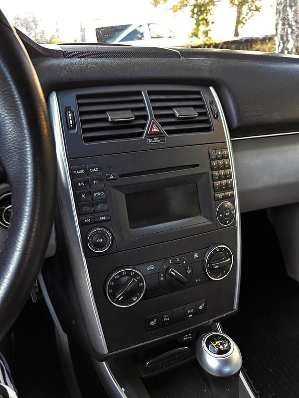 Gebraucht Mercedes B180 116 PS (85 kW) 2010 Blau Van / Kleinbus