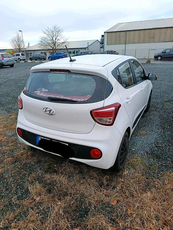 Gebraucht Hyundai i10 83 PS (61 kW) 2017 Weiß Kleinwagen