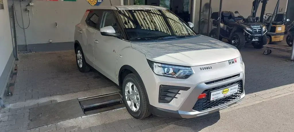 Neu KGM Tivoli 163 PS (119 kW) 2026 Beige SUV