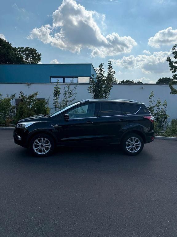 Schwarz Gebraucht 2018 Ford Kuga Titanium SUV | 11.499 € (Guter Preis) - Bild 1/4