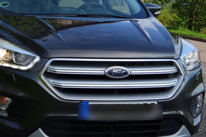 Grau Gebraucht 2016 Ford Kuga SUV | 16.000 € (Fairer Preis) - Bild 1/4