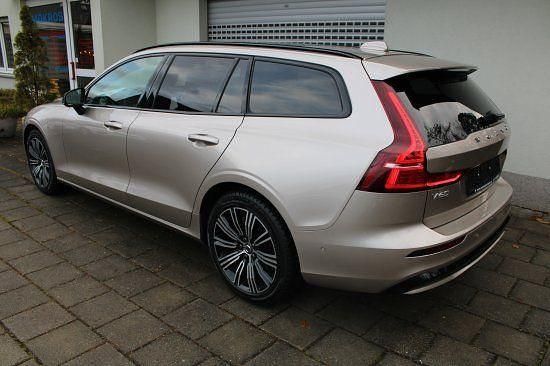 Usado Volvo V60 Plus 197 HP (144 kW) 2025 Cinzento Carrinha